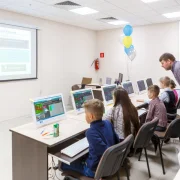Школа программирования для детей KIBERone на Кременчугской улице фото 4 на сайте Fili24.ru